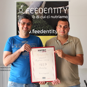 Foto di Fabrizio ed Emanuele con la pergamena della medaglia d'oro vinta al Macfrut 2018